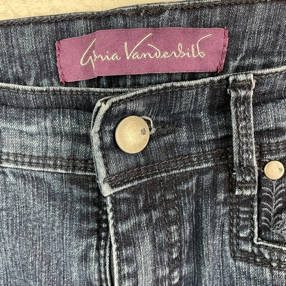 Gloria Vanderbilt Cropped Shorts Size 6 EUC